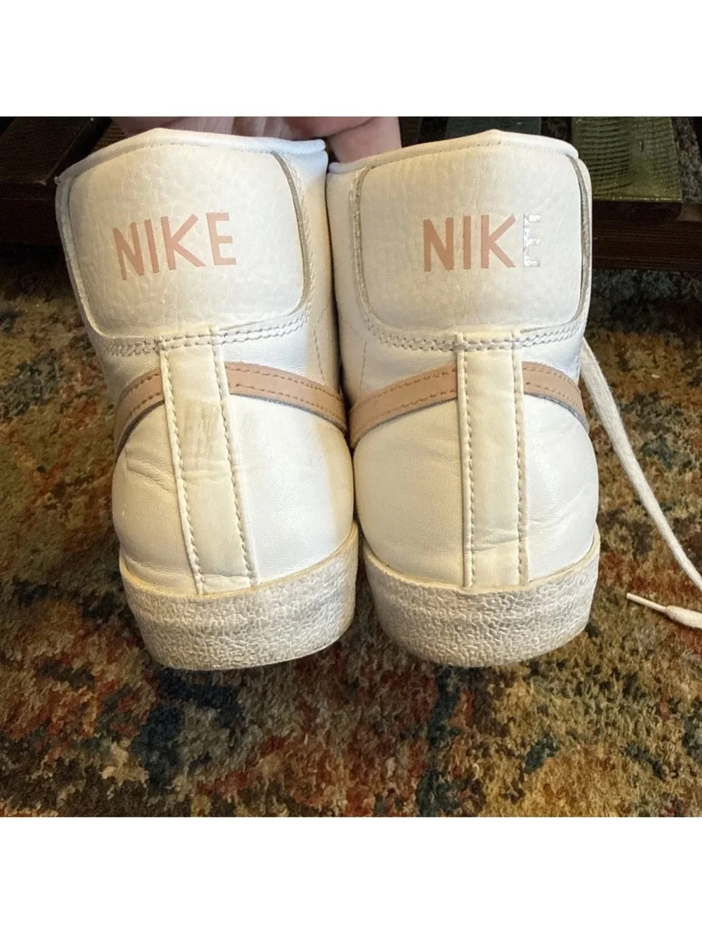 Nike women’s white